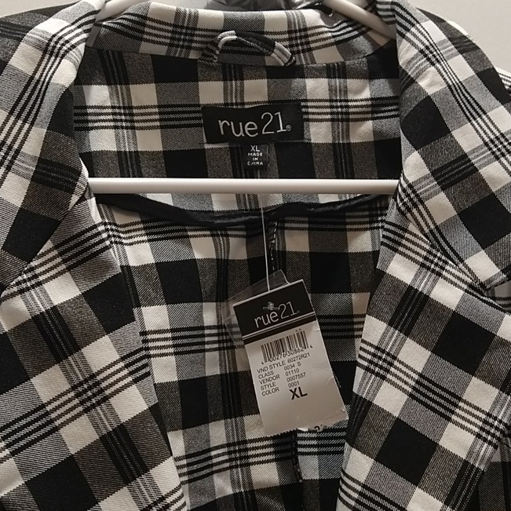Fall Plaid Jacket. - Picture 2 of 3